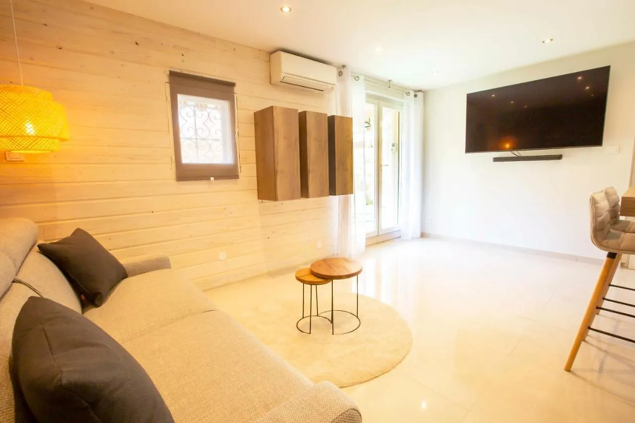 Appartement Le P'TIT MAX, spacieux centre SAINTE MAXIME France